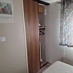 Stacaravan 104 Met 4 Slaapplaatsen 营地 *