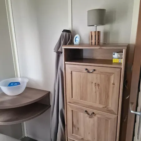 Stacaravan 104 Met 4 Slaapplaatsen 캠프장