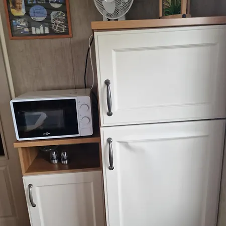 Stacaravan 104 Met 4 Slaapplaatsen 캠프장 브레데네