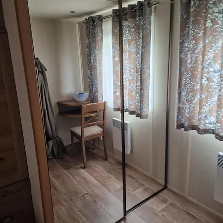 Stacaravan 104 Met 4 Slaapplaatsen *