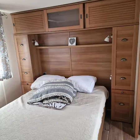 Stacaravan 104 Met 4 Slaapplaatsen 布列登